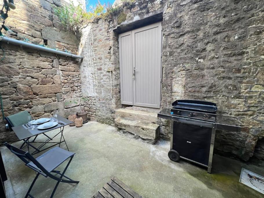 Cocon Urbain De Charme Villa Dinan Exterior foto